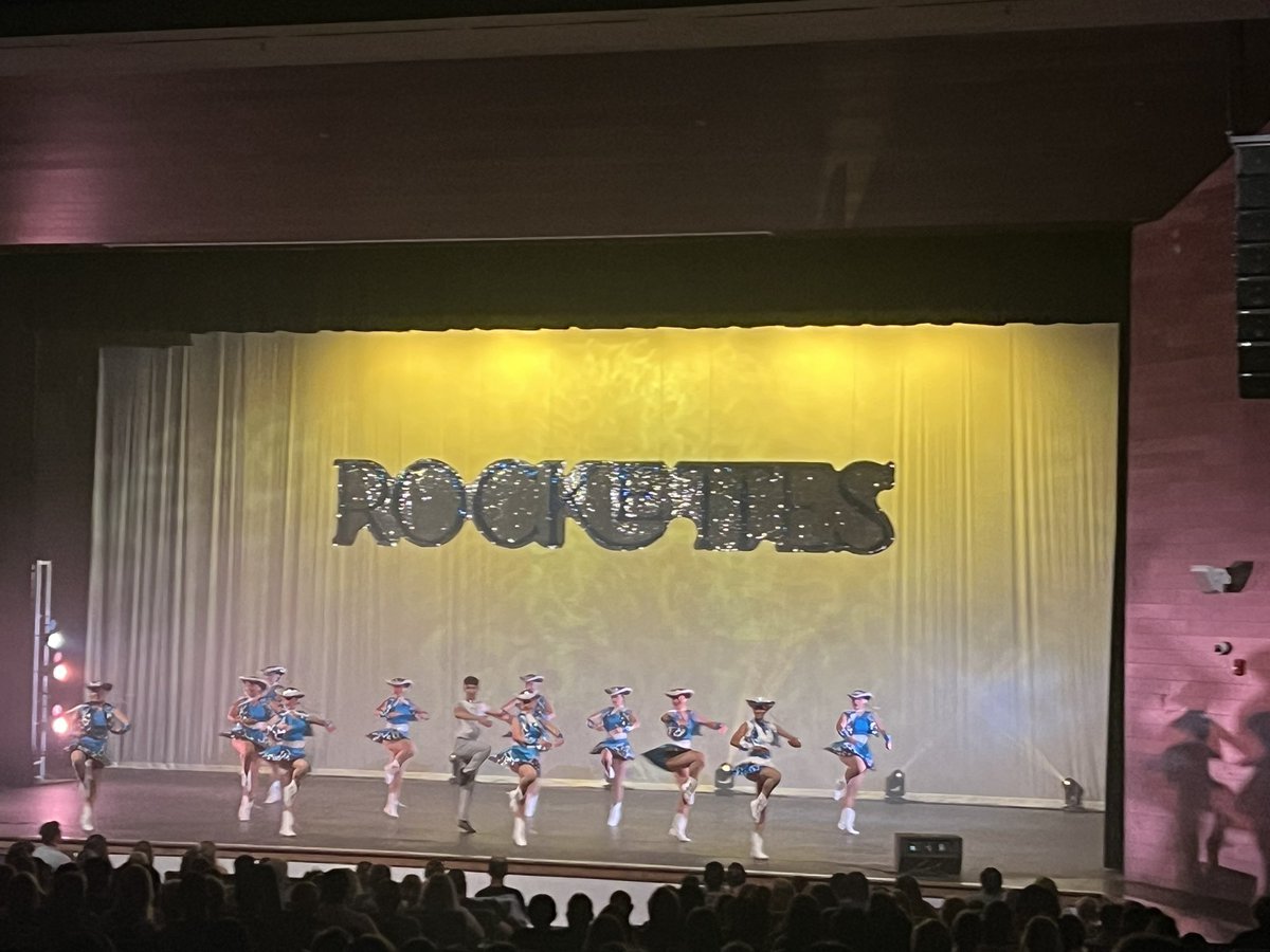 skelley0916's tweet photo. The Heart of the Hill has done it again! Night one of HEART was nothing short of amazing! @RHHSRockettes https://t.co/p9kIKpigjz