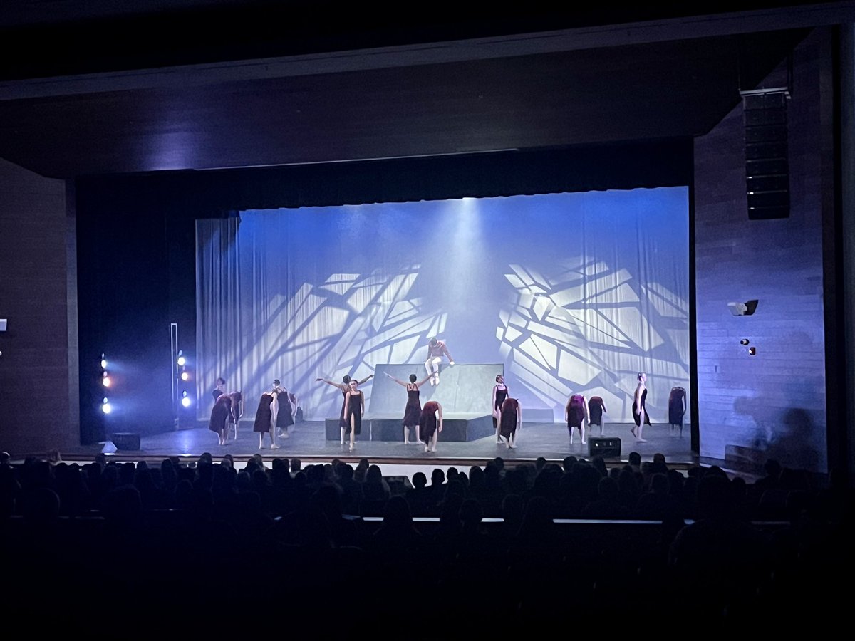 skelley0916's tweet photo. The Heart of the Hill has done it again! Night one of HEART was nothing short of amazing! @RHHSRockettes https://t.co/p9kIKpigjz