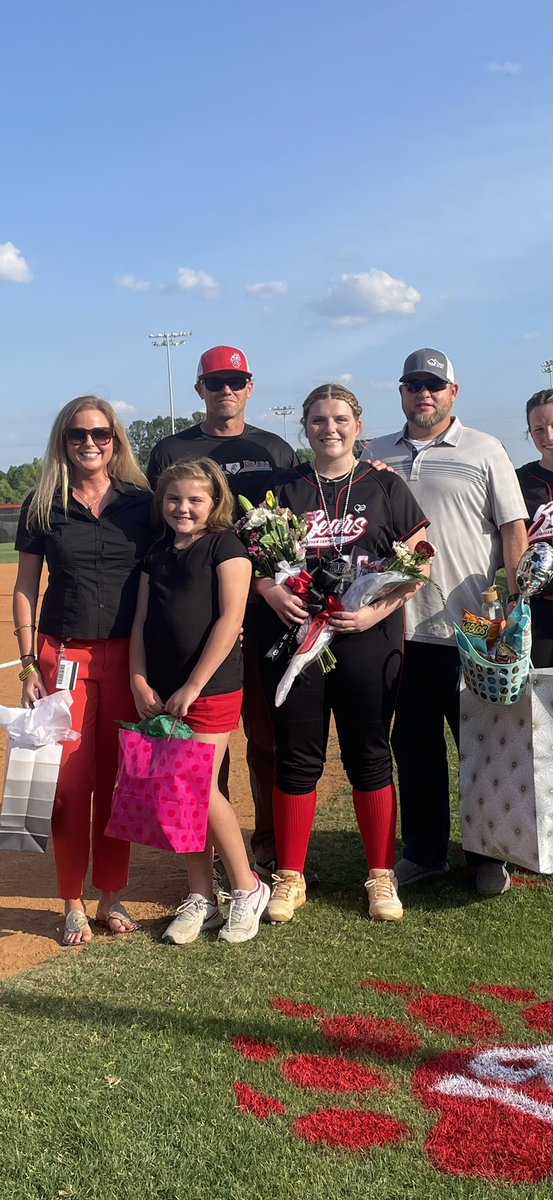 holtmm's tweet photo. We celebrated these 4 seniors tonight for softball and baseball! They have represented CCHS Athletics well & are amazing student athletes ๐ฅโค๏ธ๐ปโพ๏ธ๐ค #bearcountry #bearnation @ChathamCentral https://t.co/8zFkpdgJRz