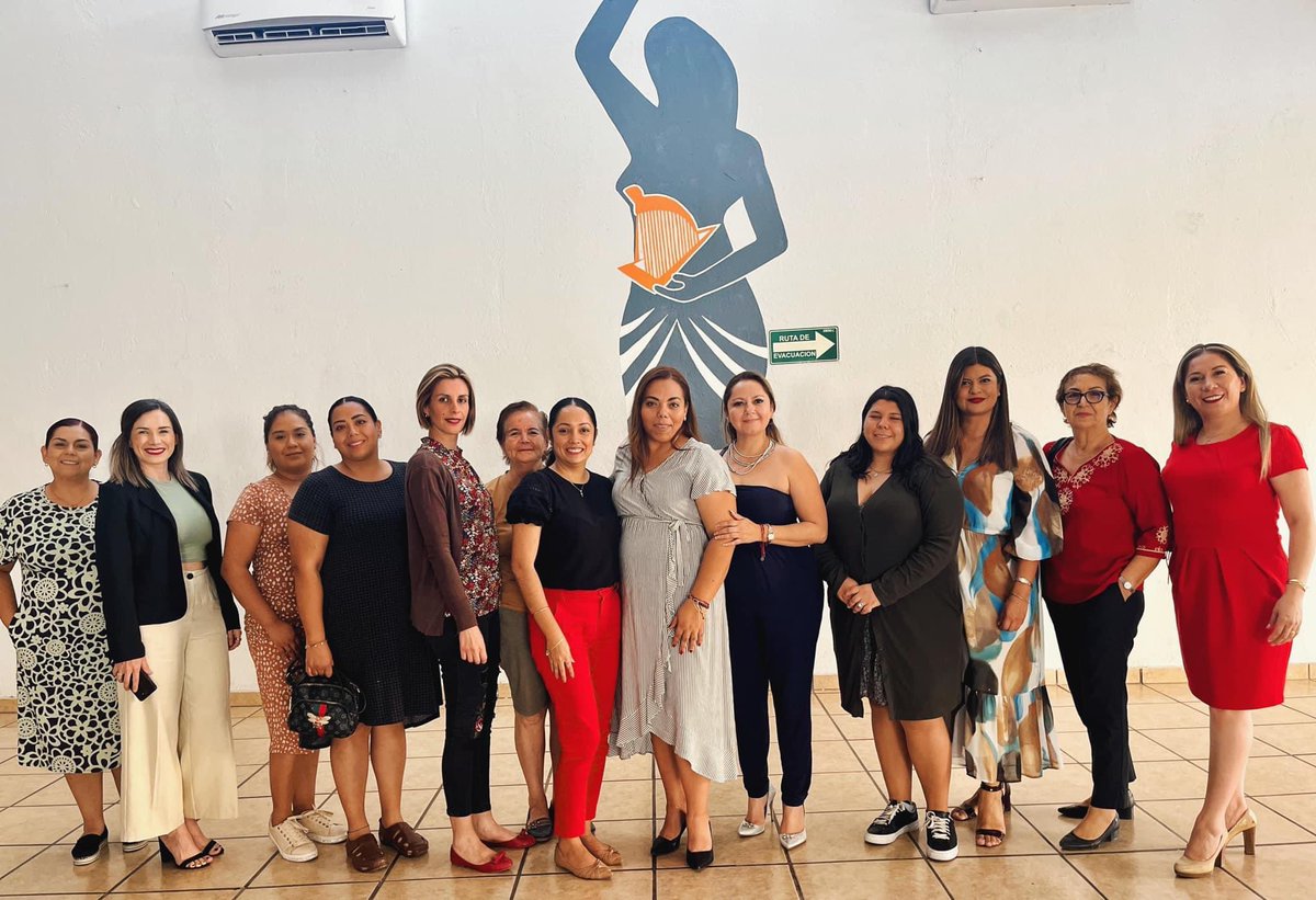 Viri_Alvarez_'s tweet photo. La violencia política implica acciones como no dar espacio a las mujeres para que puedan ser candidatas, obligarlas a renunciar una vez que están en los cargos, dejar que compitan sólo en distritos o municipios donde los partidos políticos saben que existen pocas posibilidades. https://t.co/bMI6hM0gHV