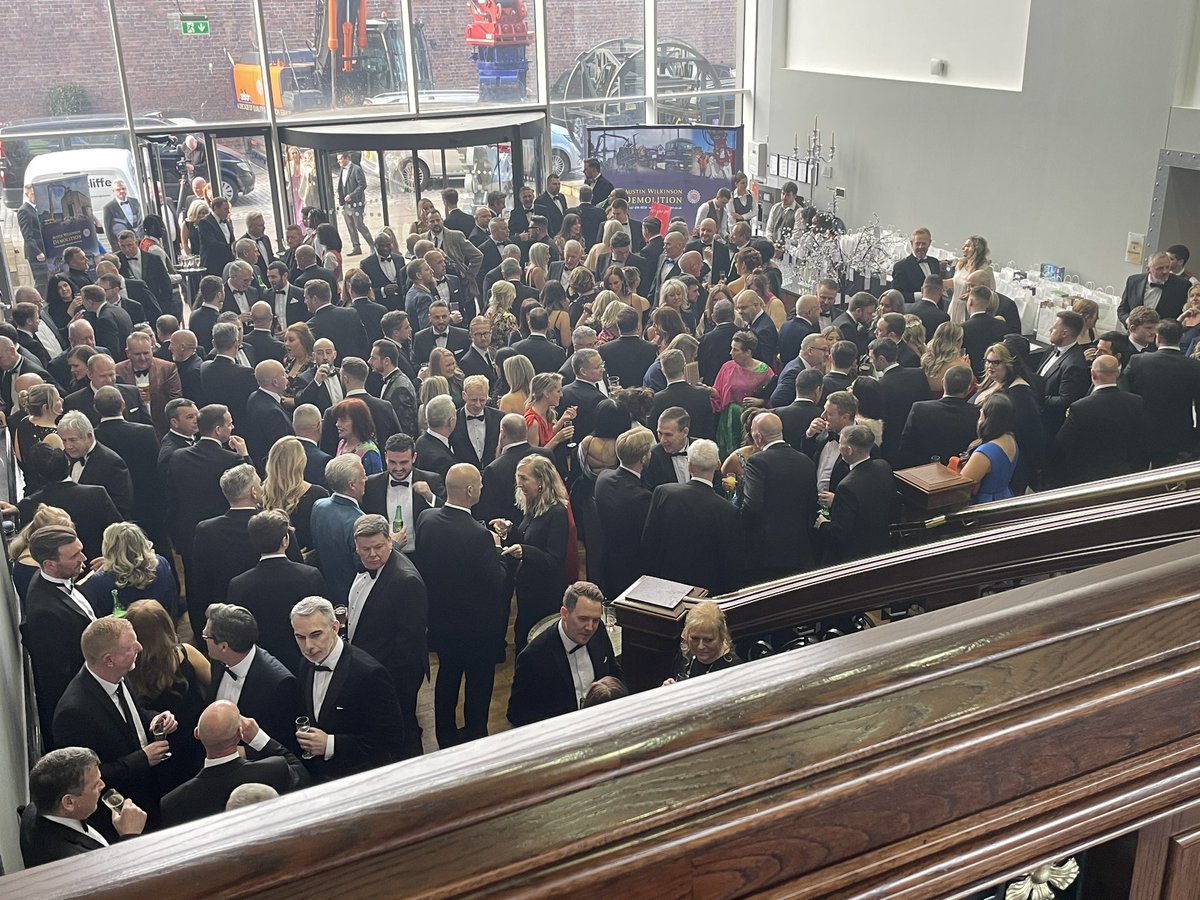 guitarvarnes's tweet photo. @Sutcliffe_1985 fantastic to see so many people enjoying the band @bandupallnight tonight at @TitanicHotelLiv
What a fantastic night and huge congratulations to everyone who made the night a huge success.
🎤🎸🥁🎹
#sutcliffespringball #nhs #Liverpool https://t.co/PhK1DiQgvT