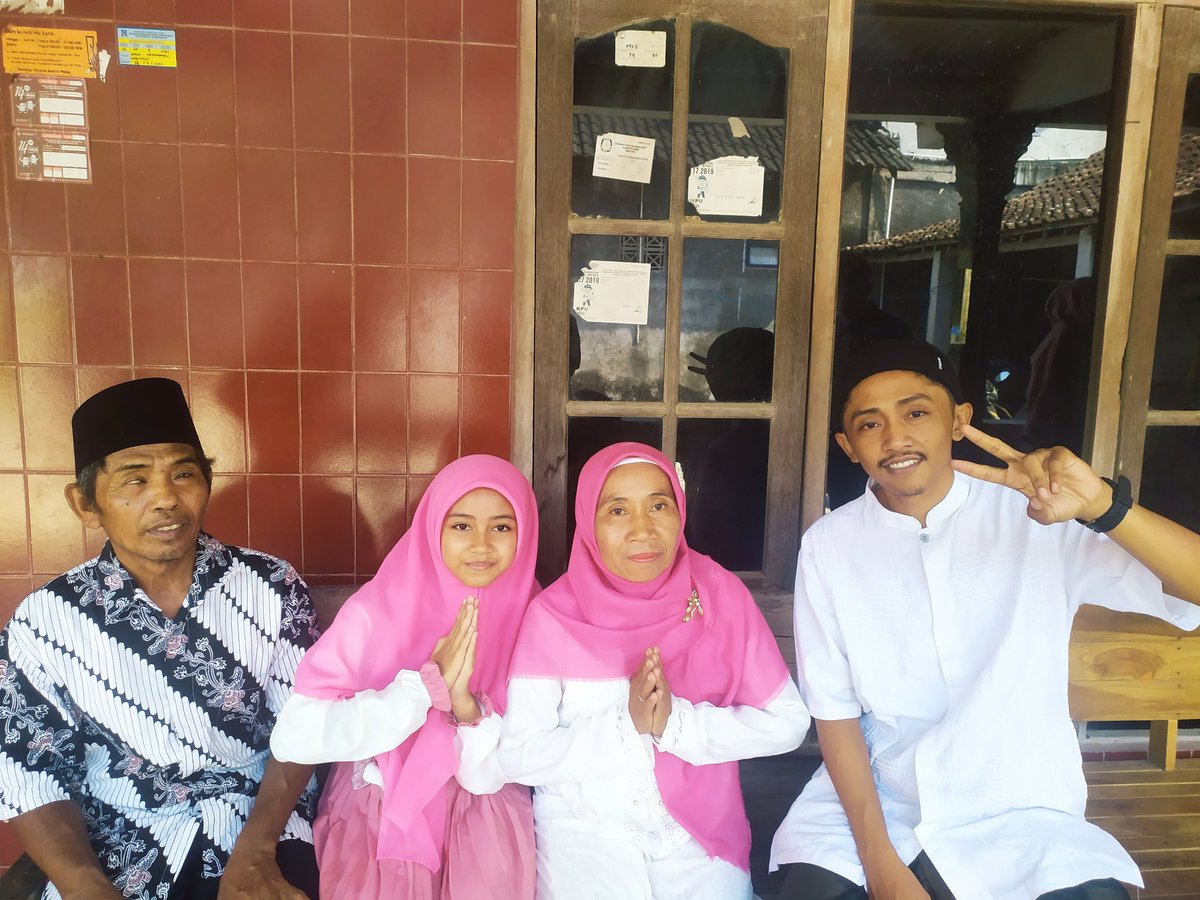 onytuhardi_'s tweet photo. Mohon Maaf Lahir dan Batin๐๐ป
#PaketKomplit https://t.co/9pkZhecADV
