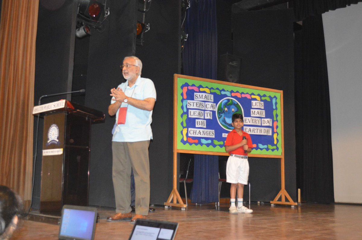 SumedhaSimba's tweet photo. Earth day - a fruitful interactive session by Mr. N. S. Ravi with cl 4 &amp; 5 kids https://t.co/c2IfsmoaK4