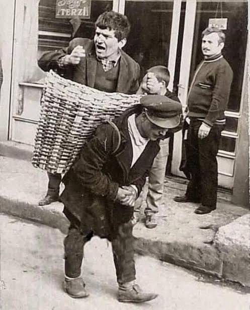 chadBla96413161's tweet photo. ...•Bars in 1960s Turkey used to hire workers to carry "too drunk" people back home
•These people were called küfeci and
To be so drunk you couldn’t walk was called küfe....lol... https://t.co/qvFGXd8fvW