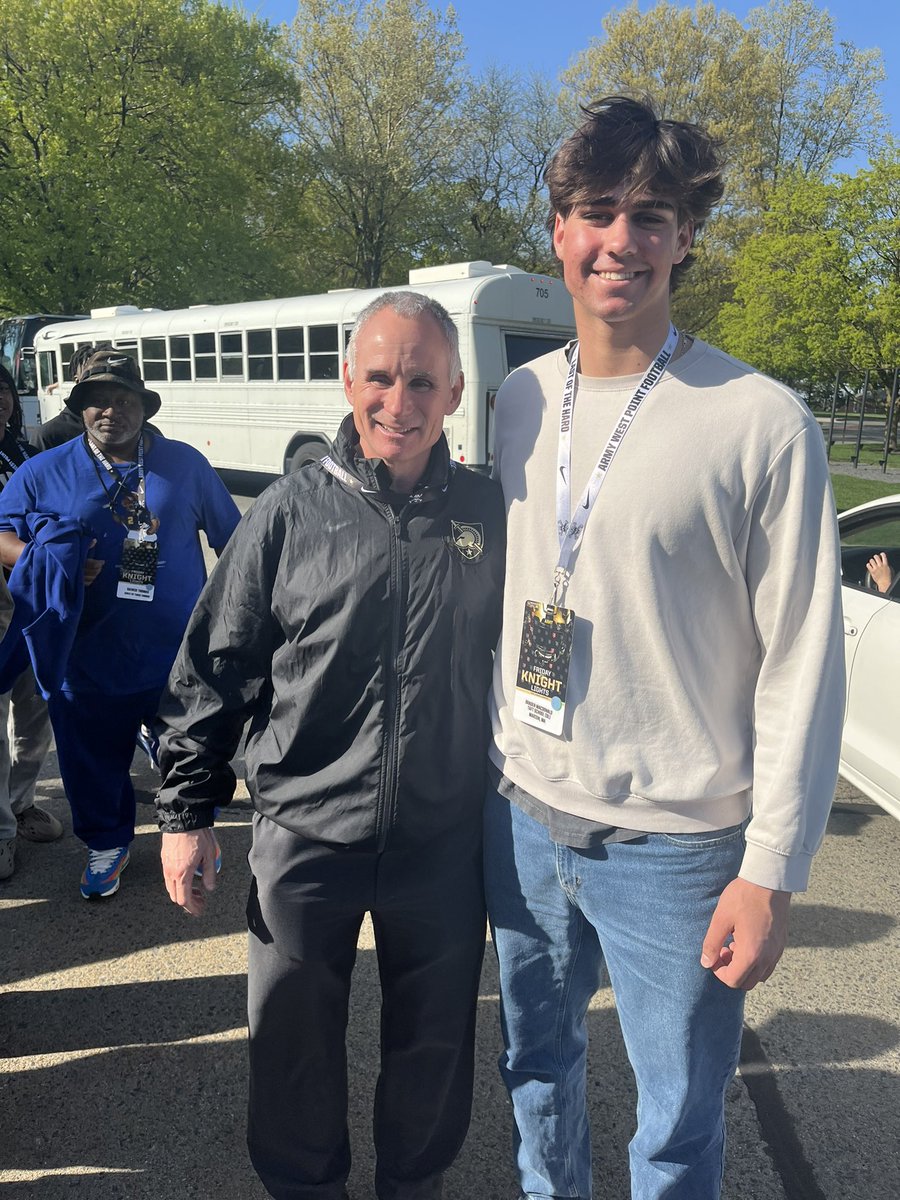 bradenmacdonal's tweet photo. After an great conversation with @CoachJeffMonken I’m blessed to receive a D1 offer from Army West Point. Thanks to @CoachJohnLoose for having me visit! @TaftFootballCT https://t.co/dyAxHejDTQ