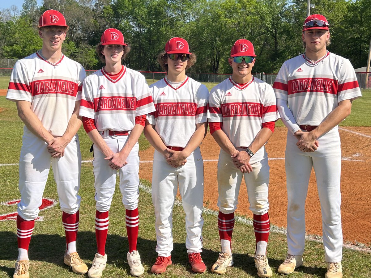 pj27vega's tweet photo. Congrats to our 2023 Seniors! These guys finished their senior season 9-0 at home! Time for the postseason now. Keep leading the way you have and good things are to come! #SandLizardPride ⁦@chrismiller_24⁩ ⁦@d27vega⁩ ⁦@robert_m0⁩ ⁦@ZaneRose10⁩ https://t.co/TCv3DClPmU