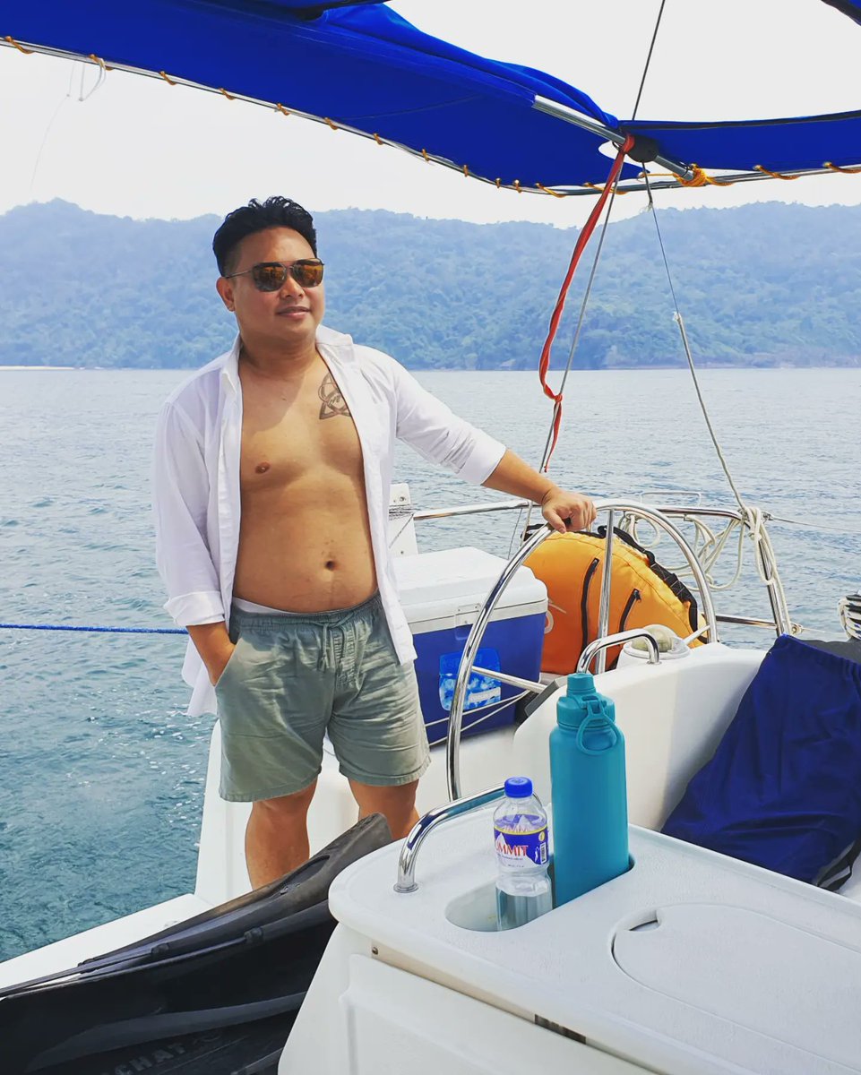 topee_dacanay's tweet photo. No one is coming to save you. Our life is 100% our responsibility. Take risk, If you win you'll be happy. If you lose you'll be wiser.

"EL kapitan" at your service 😅😎

#hiritsataginit
#Goodvibesonly
#topeedacanay https://t.co/59XJFIFGE9