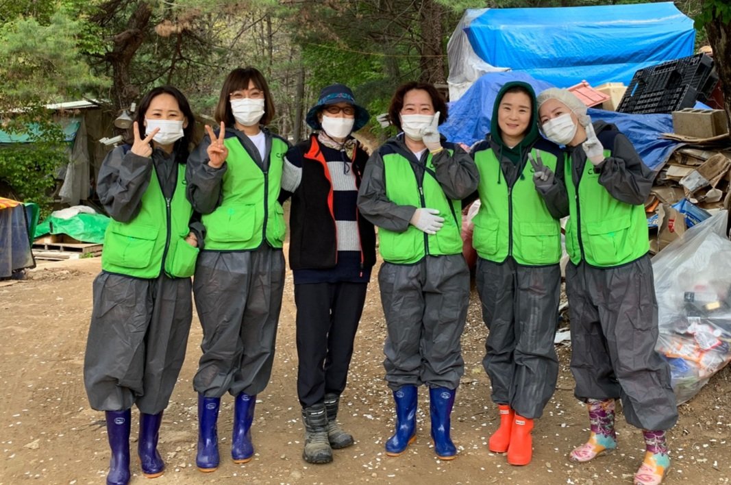 crij0804's tweet photo. [애신동산 봉사활동]
4월 애신동산 봉사활동 시작했습니다. 
장어님들의 많은 응원 부탁드립니다! https://t.co/v8CVwajsbw
