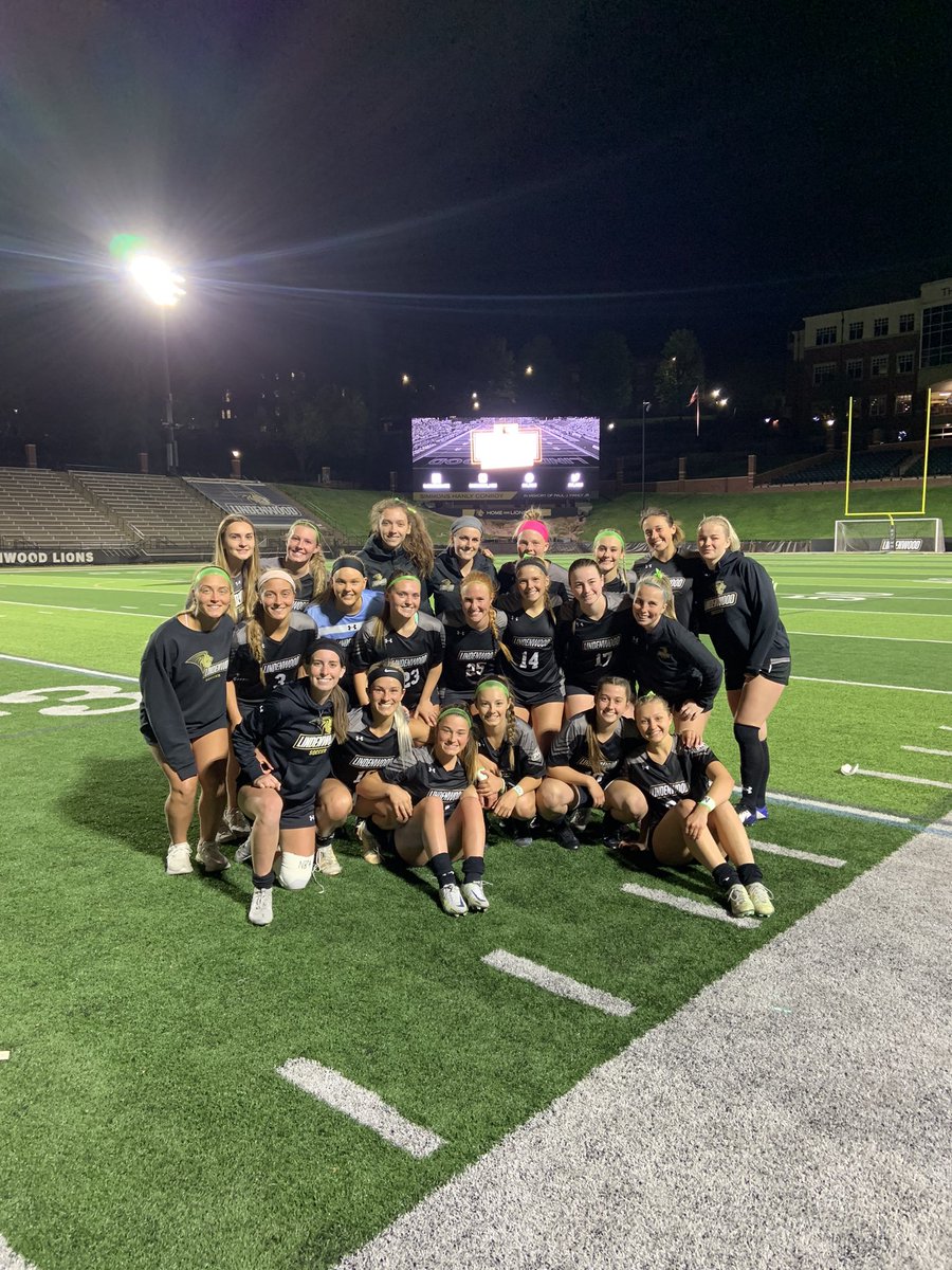 LindenwoodWSOC's tweet image. One big Lindenwood family! #familyisforever @LindenwoodLax 💚