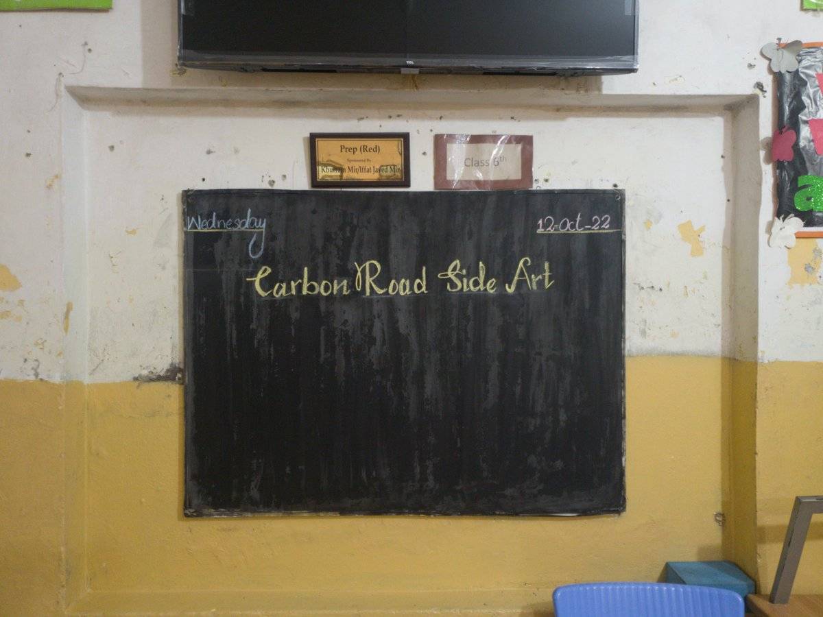 #CarbonRoadsideArts #day01 at #aalambibitrustschool #drawingworkshop #openhouse #artathome #childrenart #observationaldrawing #preparing 
#zaheerchaudhry #lahore💕💕💕 #concept #paint #pelican #RhinocerosReading #WonderCon’s  
Original: CRSAPakistan