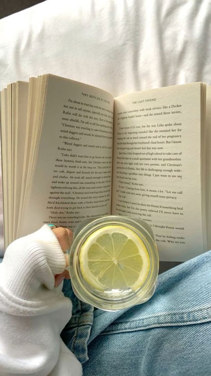 janvier_gemma's tweet photo. A truly great book should be read in youth, again in maturity and once more in old age, as a fine building should be seen by morning light, at noon and by moonlight.
#ReadingBooks📚 #LemonCocktail 🍋 #BookLover 🌞 #Bookstagram 🍹 #CozyReading 📚 #WeekendVibes🕶  #Relaxation 📖 🌴 https://t.co/KrahkTc70i