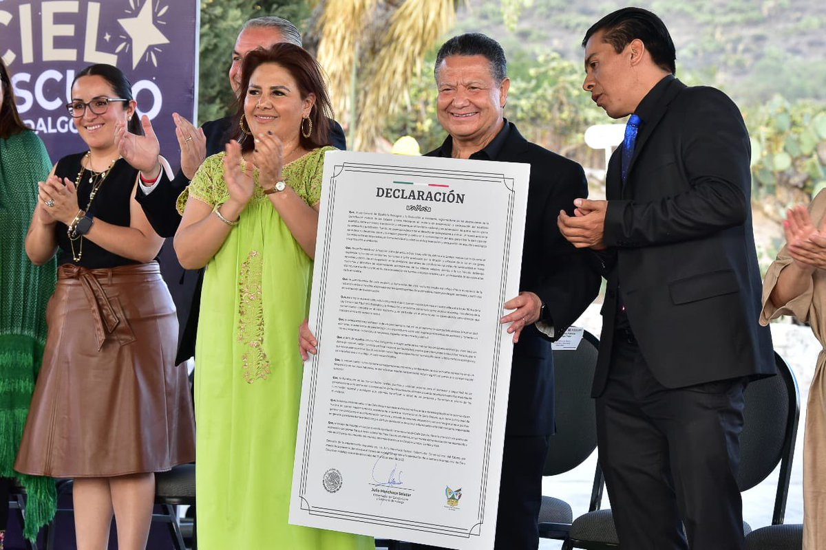 gobiernohidalgo's tweet photo. ¡Cielos despejados para las futuras generaciones! 🌌

El gobernador @juliomenchaca_ llevó a cabo la firma de la Proclamación "Semana Internacional de Cielo Oscuro en Hidalgo 2023”, con lo cual nos comprometemos a brindar protección al medio ambiente. https://t.co/aVm65uTdmd