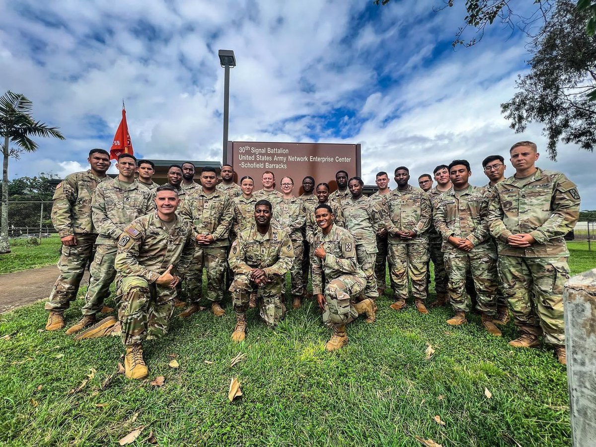 mrstrinas4l's tweet photo. Signal 7 and PV7 visited the Voice of Hawaii, 30th Signal BN. #youcantalkaboutusbutyoucanttalkwithoutus #VOTP https://t.co/jVuZwmj6pT