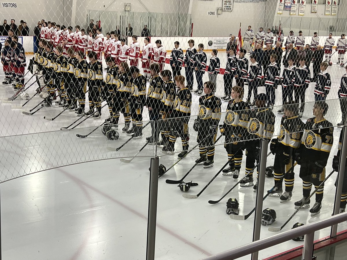 dumpuniac's tweet photo. Nice 2-0 start at U18 OHF’s for the boys but that may be the largest group of bad mullets I’ve ever seen in one place. https://t.co/oaMM4Hmtbz