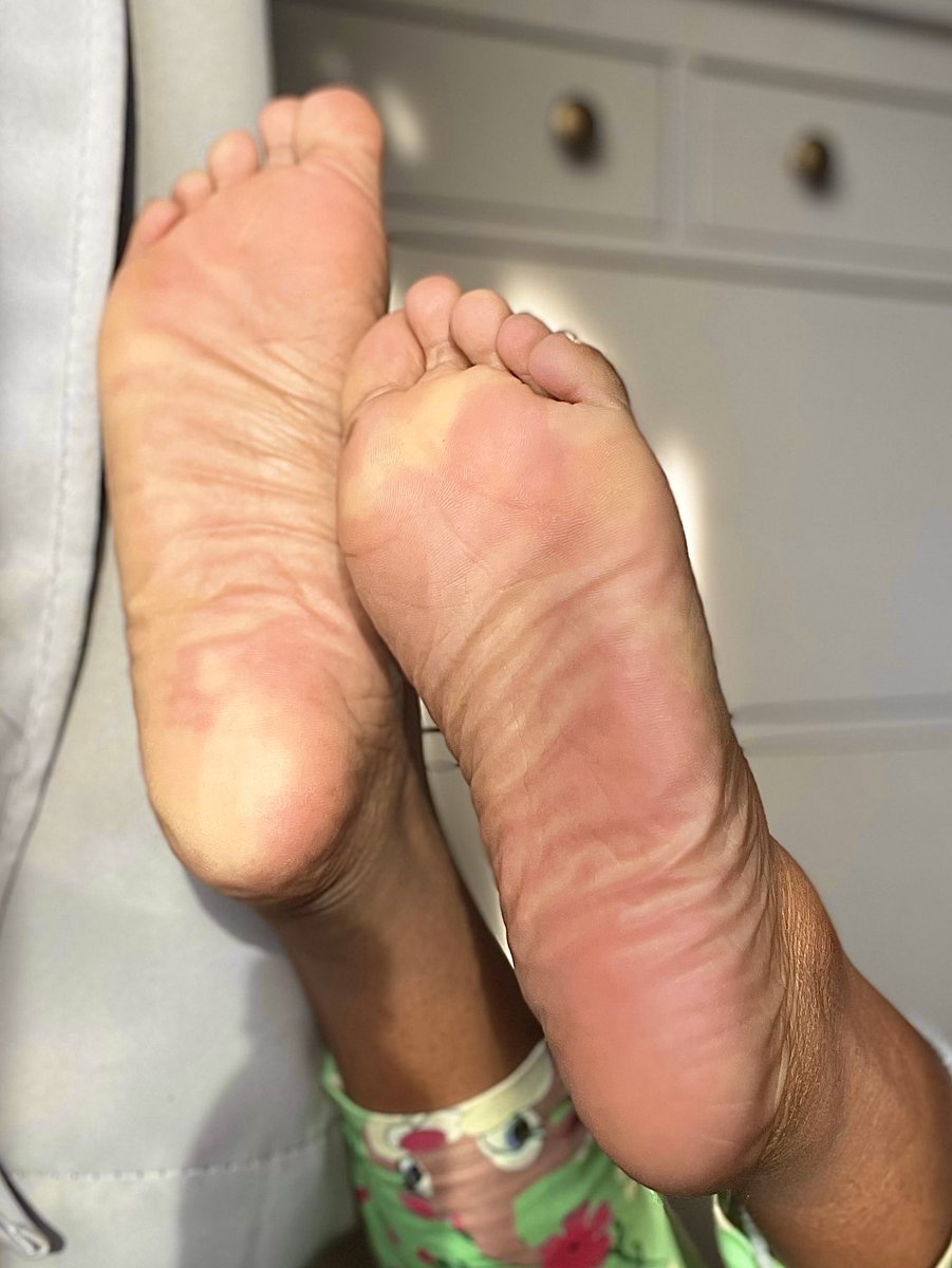 Prettyypixiee_'s tweet photo. @Thetoesfinder_1 In your face🥰 https://t.co/Eh4KUbYXSB
