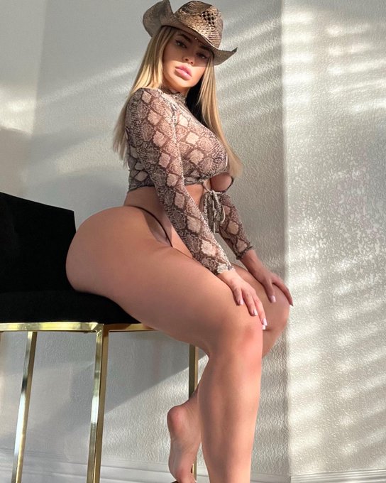 Not doing my exclusive page free but I will do huge sell! 🥰 Come chat and experience special videos and
