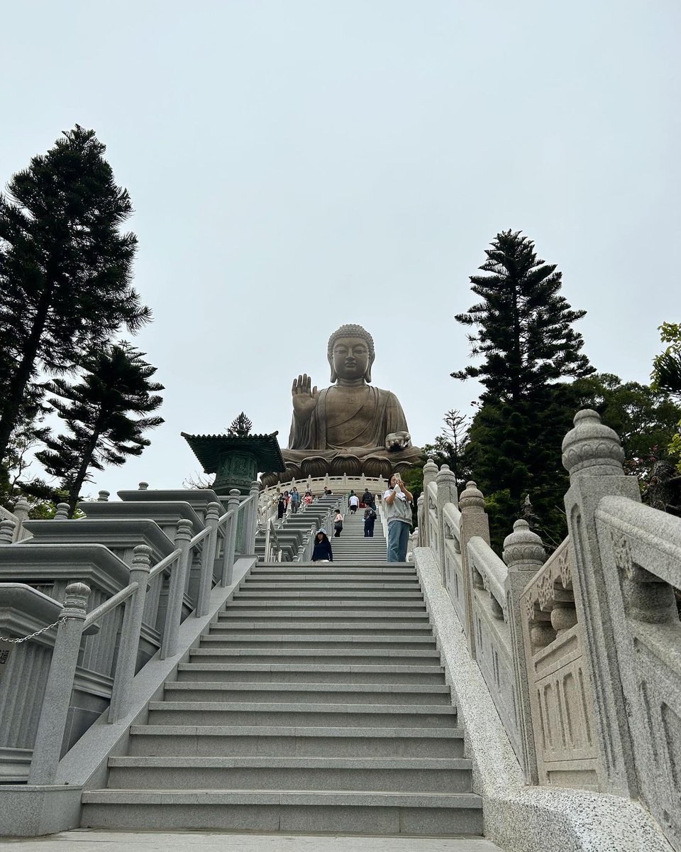 zoeylhs's tweet photo. Back after 6 years 🤍

#HongKong #BigBuddha #asiangirls #tea #dimsum https://t.co/Hd9hd94ve6