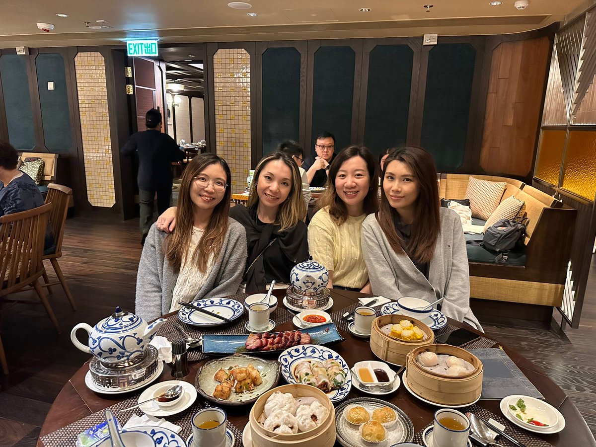 zoeylhs's tweet photo. Back after 6 years 🤍

#HongKong #BigBuddha #asiangirls #tea #dimsum https://t.co/Hd9hd94ve6