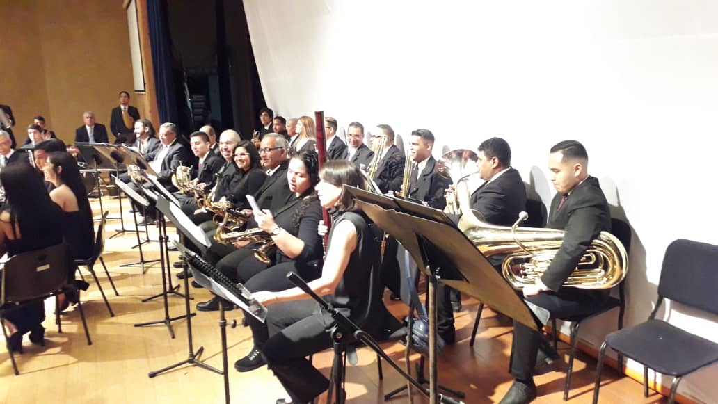 EleamerAbdala's tweet photo. Desde el auditorio de la Gobernación de Lara acompañé a la Banda de Conciertos Maestro Antonio Carrillo en la celebración de  su aniversario #139.
 ¡Toda una referencia musical y cultural de Venezuela! 

Felicidades Prof. Juan Carlos Rodríguez Bolívar.

#JuegosDeportivosALBA https://t.co/hPAh7y794p