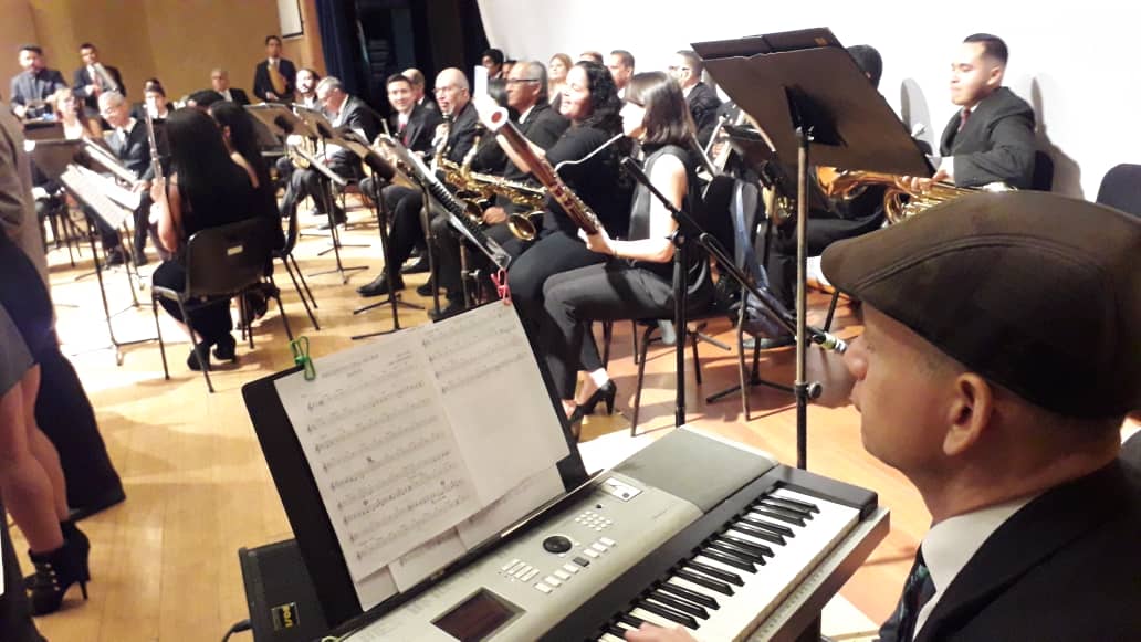 EleamerAbdala's tweet photo. Desde el auditorio de la Gobernación de Lara acompañé a la Banda de Conciertos Maestro Antonio Carrillo en la celebración de  su aniversario #139.
 ¡Toda una referencia musical y cultural de Venezuela! 

Felicidades Prof. Juan Carlos Rodríguez Bolívar.

#JuegosDeportivosALBA https://t.co/hPAh7y794p