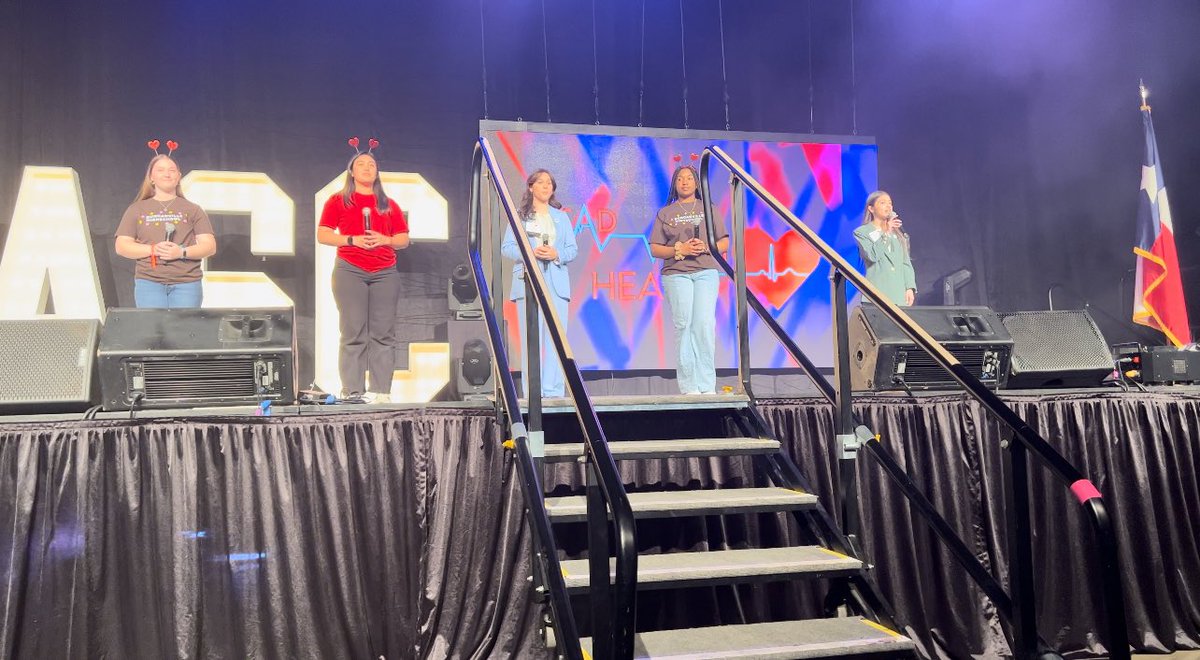 DvilleISDSuper's tweet photo. Tonight, the @TASC_StuCo launched its 87th Annual Conference. Under Dedric Williams’ leadership, our @Dvillestuco is the conference coordinator school. In front of 3000 of her peers, @Duncanville_HS’s Germany H. welcomed me to the stage to deliver the greeting. #PantherPride https://t.co/MweqYj6VgI