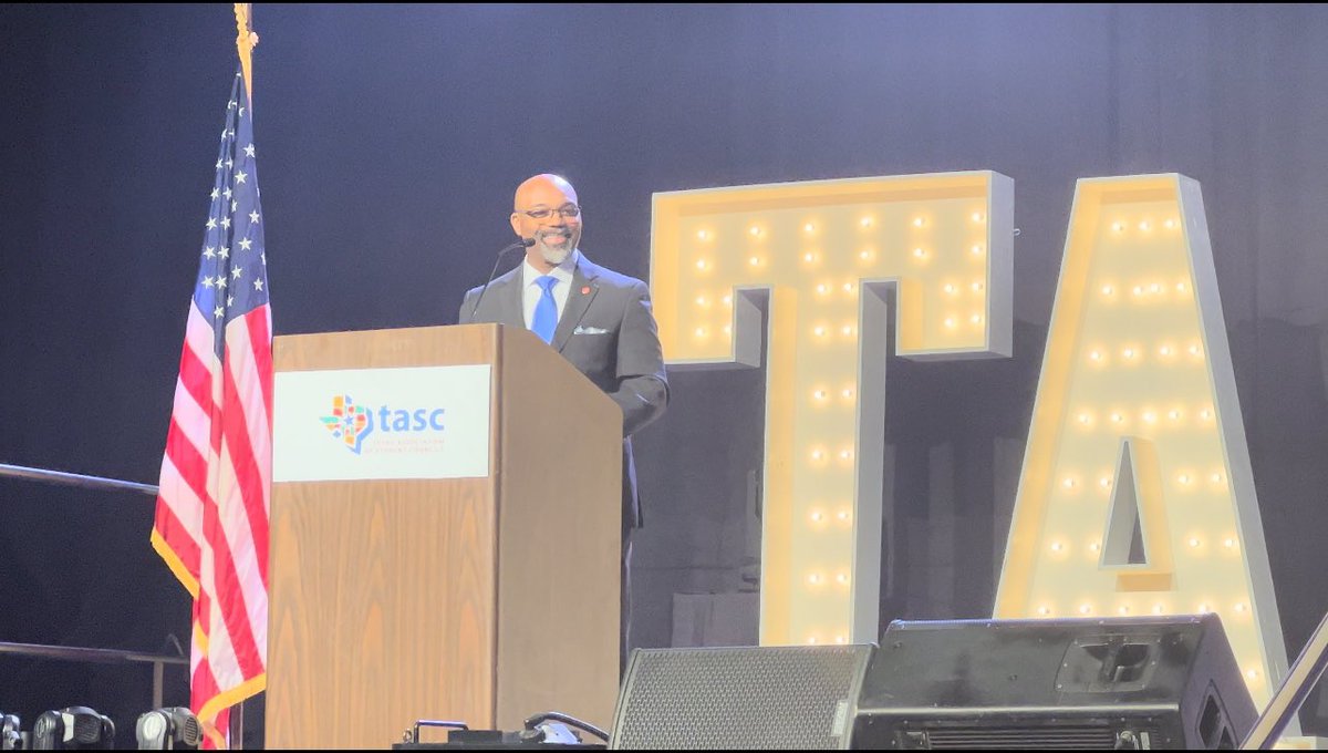 DvilleISDSuper's tweet photo. Tonight, the @TASC_StuCo launched its 87th Annual Conference. Under Dedric Williams’ leadership, our @Dvillestuco is the conference coordinator school. In front of 3000 of her peers, @Duncanville_HS’s Germany H. welcomed me to the stage to deliver the greeting. #PantherPride https://t.co/MweqYj6VgI