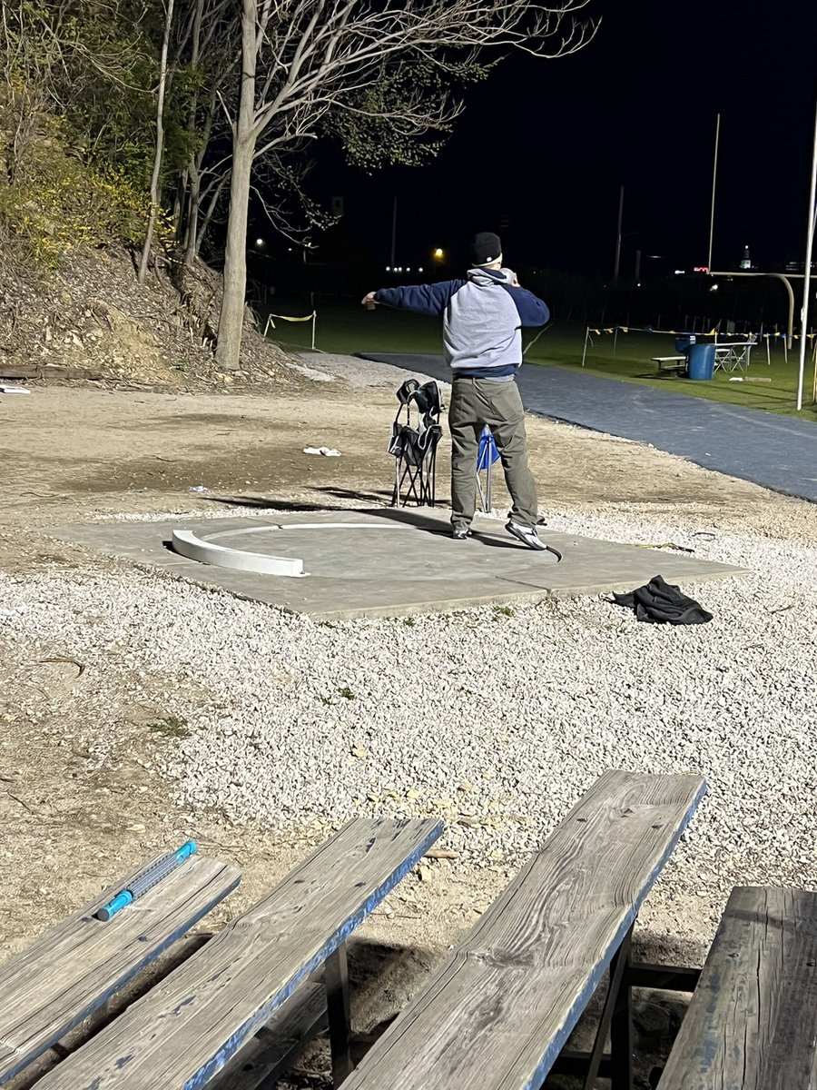 Jennsjibjab's tweet photo. When the coach and a dad hop into the ring to take a stab at the event!! #trackandfield #sautrack @CoachTMulder https://t.co/tcPARU9Wao