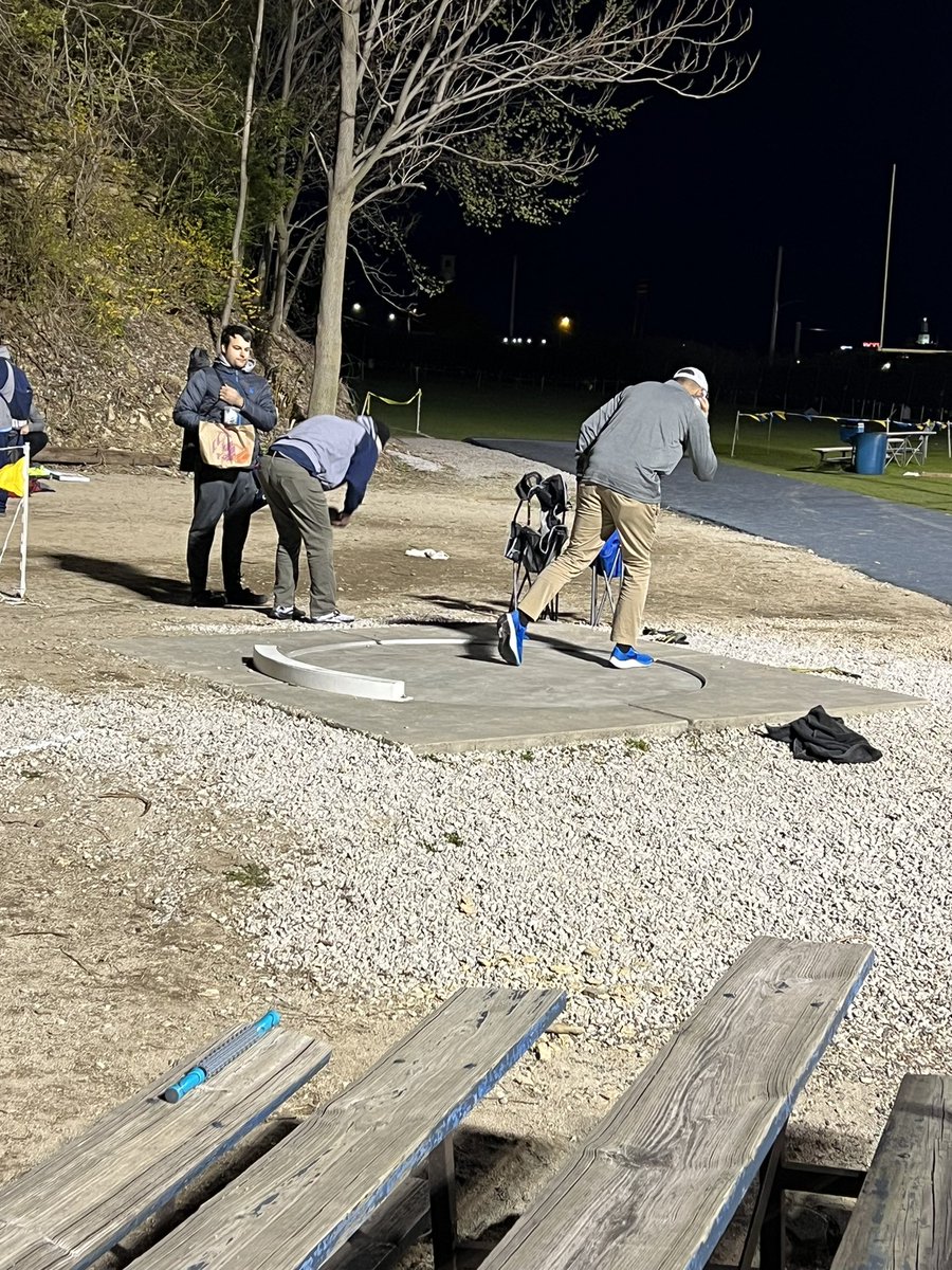 Jennsjibjab's tweet photo. When the coach and a dad hop into the ring to take a stab at the event!! #trackandfield #sautrack @CoachTMulder https://t.co/tcPARU9Wao