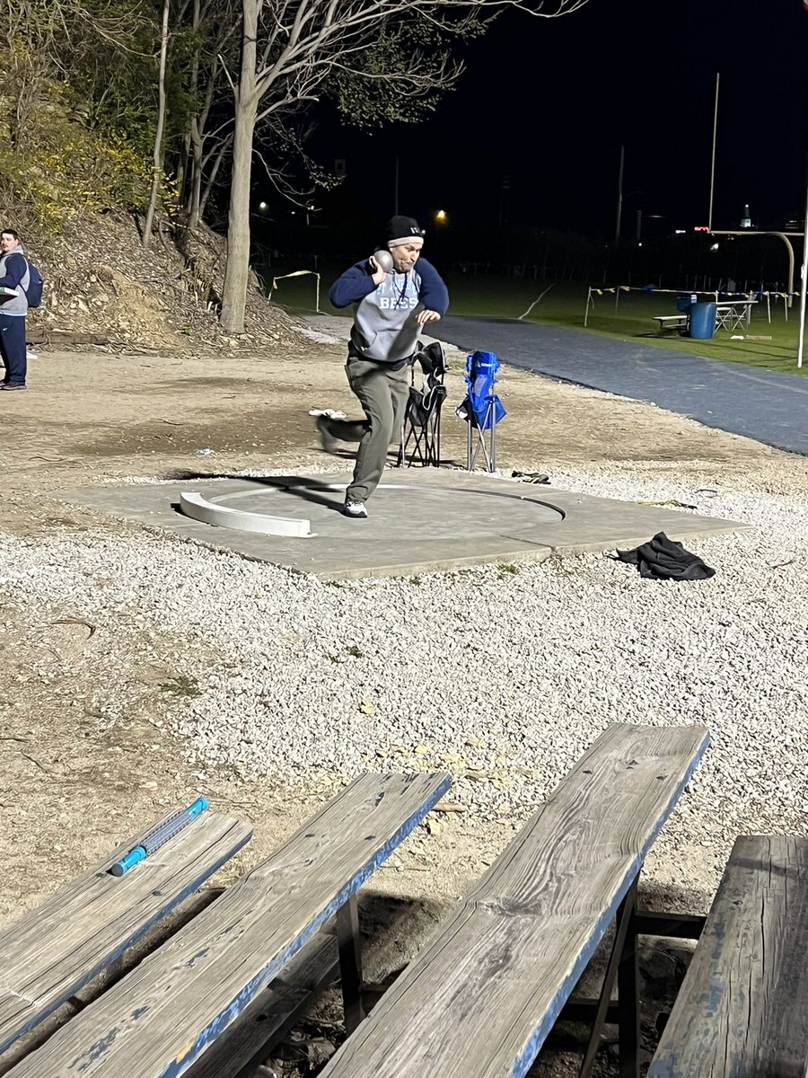 Jennsjibjab's tweet photo. When the coach and a dad hop into the ring to take a stab at the event!! #trackandfield #sautrack @CoachTMulder https://t.co/tcPARU9Wao