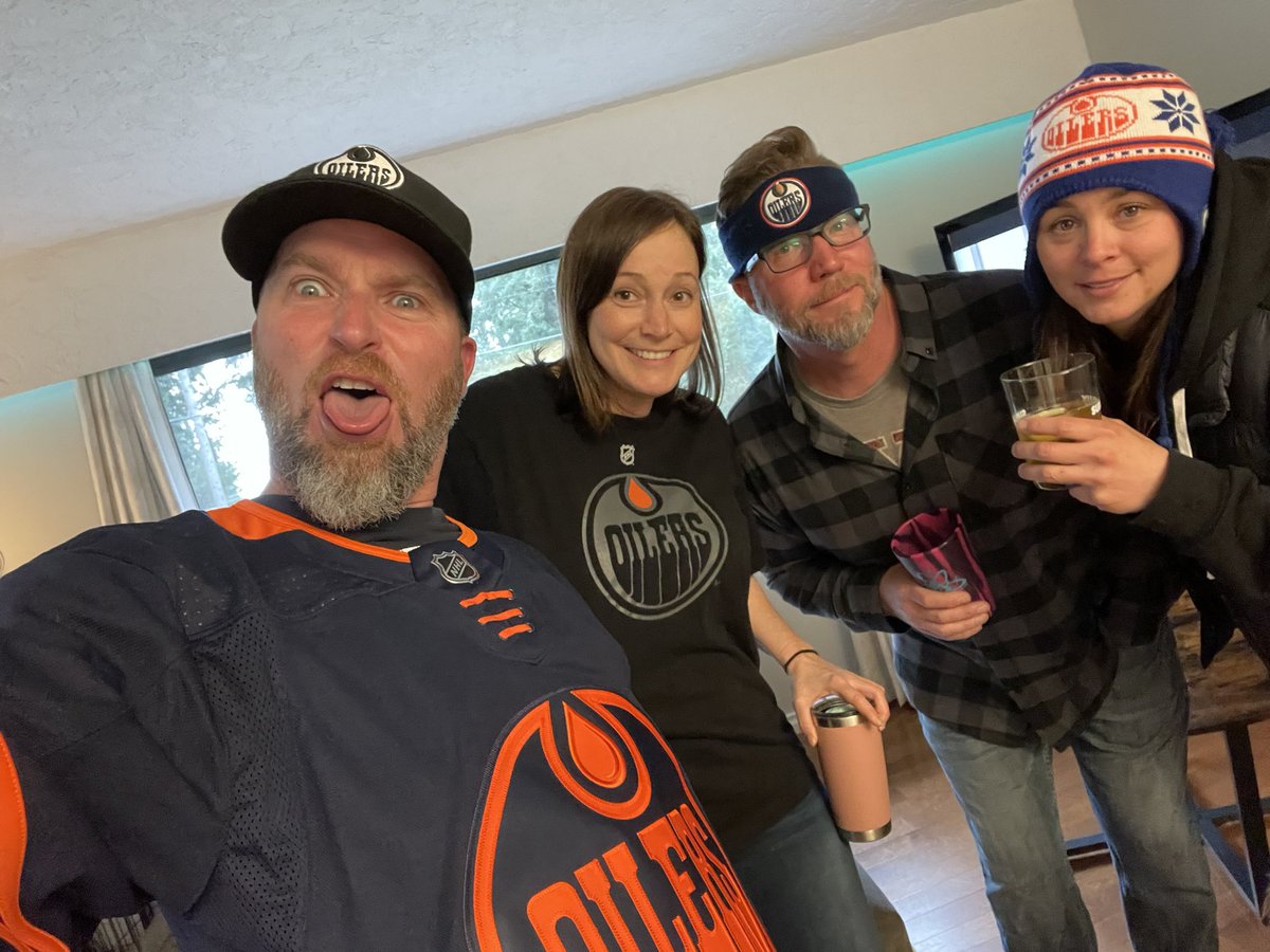 craftbrewjester's tweet photo. Got extra support tonight game #3 #LetsGoOilers #GoOilerGo #Edm #YEG #Oilers #OilersNation #OilersRoleCall https://t.co/LQElMBcBqK