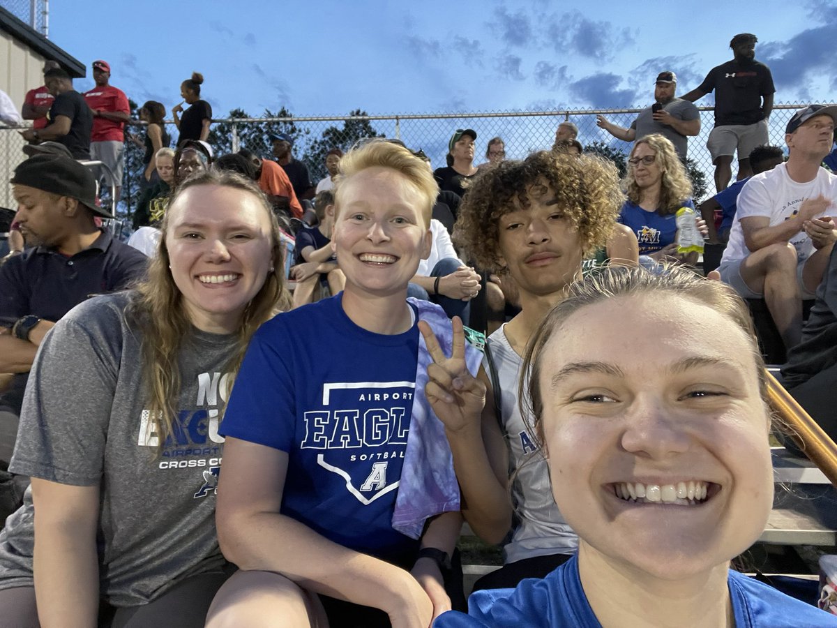 CoachHutchins22's tweet photo. Super proud of these guys work at the Elite Meet tonight! Took 10 seconds off their 4x800 PR!! I cannot wait to see what’s to come 🦅 
@CoachTBarnes79 @AirportHighTra1 @AirportAthDept @AHS_Leads https://t.co/tutlFqlUJL
