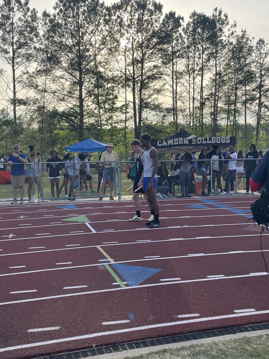 CoachHutchins22's tweet photo. Super proud of these guys work at the Elite Meet tonight! Took 10 seconds off their 4x800 PR!! I cannot wait to see what’s to come 🦅 
@CoachTBarnes79 @AirportHighTra1 @AirportAthDept @AHS_Leads https://t.co/tutlFqlUJL