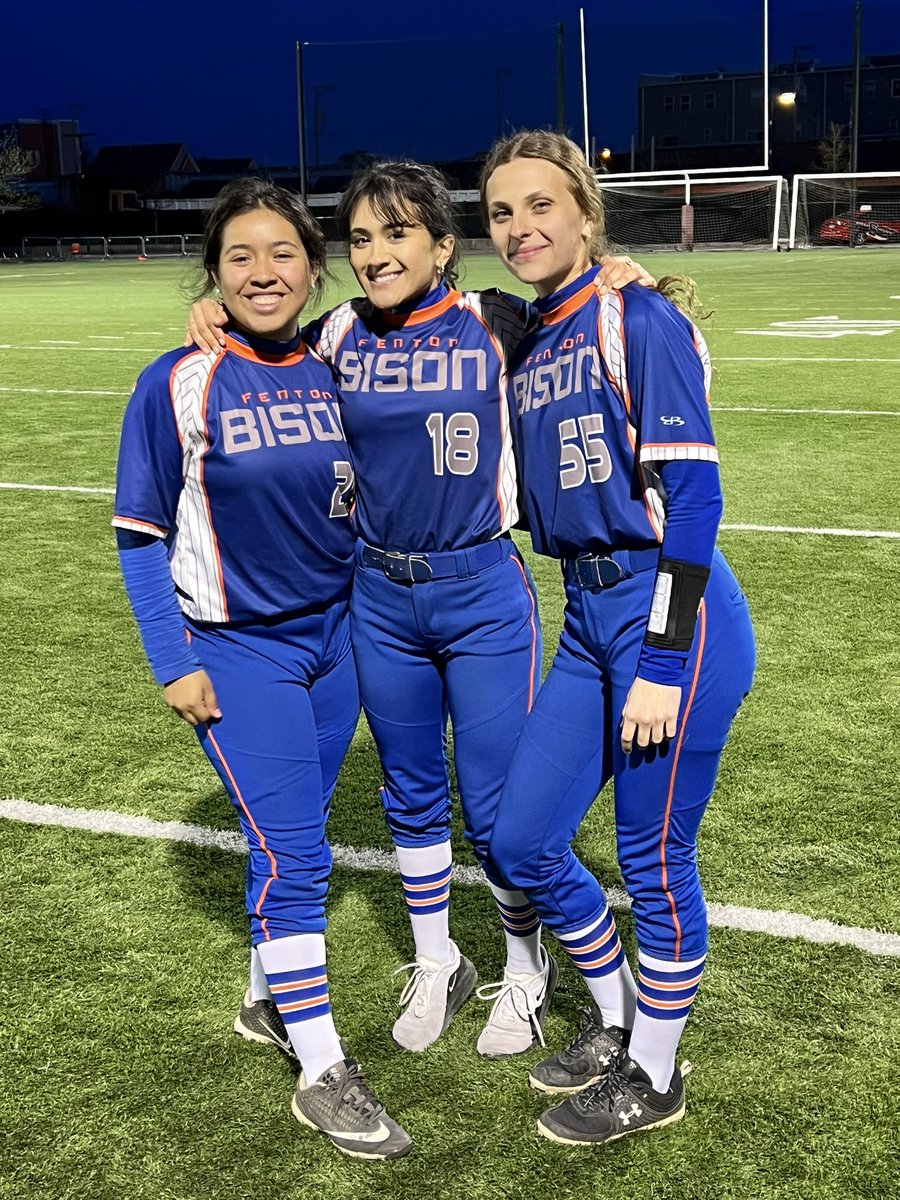 bisonfastpitch's tweet photo. Congrats to today’s Players of the Game - @Giselle_Sara21 (first varsity HR), @isabellavalade (great plays in CF) and @n_staszel (really good AB’s and a triple)! #BISONPRIDE https://t.co/9yyx3YF47D