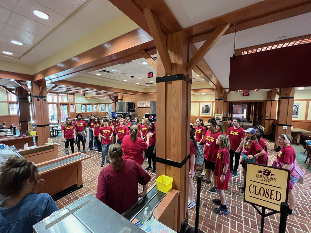 ligongtchorus's tweet photo. Topping off Day 2 with dinner at Jamestown! We sang for the staff, and the students loved connecting with them! #springtrip2023 #williamsburg @ligonmiddle @LigonPTA @DuvallTweets706 @wcpssmagnets @WCPSS_Arts @CentralWCPSS https://t.co/pz3Yh8fh9W