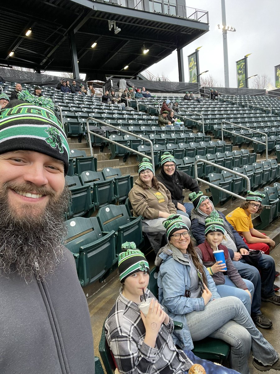 GreensReds's tweet image. #selcoselfie