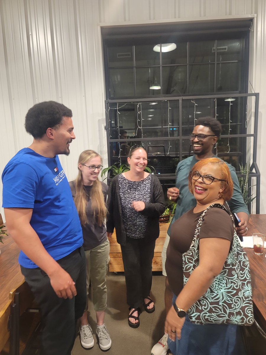 DrJackson1112's tweet photo. Look who Q and I got to hang with tonight.  Austin, his amazing students, and Erin!  We had a blast!! Thanks so much for hanging out yall!❤️ https://t.co/U3BKVfdnJr
