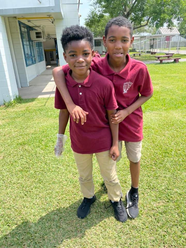 CriddleMon11422's tweet photo. We create impact wherever we are-and these 4th grade scholars know how to do just that!🌿♻️🚮🗑️

These students started Earth Month off right by cleaning up around our school, setting a good example and helping our world be a better place! 🌎 https://t.co/iBQGzEO4L2