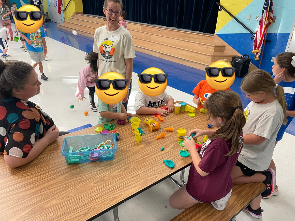 PGE_CougarCubs's tweet photo. Shout out to the staff volunteers for our PTO Board Night out. It was a fun night with our PTO kiddos. We are so grateful for all of our parent volunteers. @pgepto  #volunteers https://t.co/FoQBCyAYmA