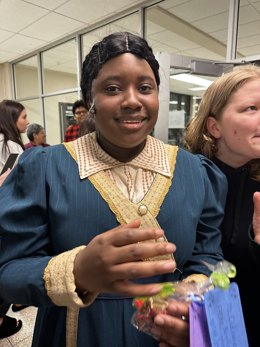 MmeBurich's tweet photo. French club event with my students, such a lovely night. Je vous aime! https://t.co/jnX10f7KKa