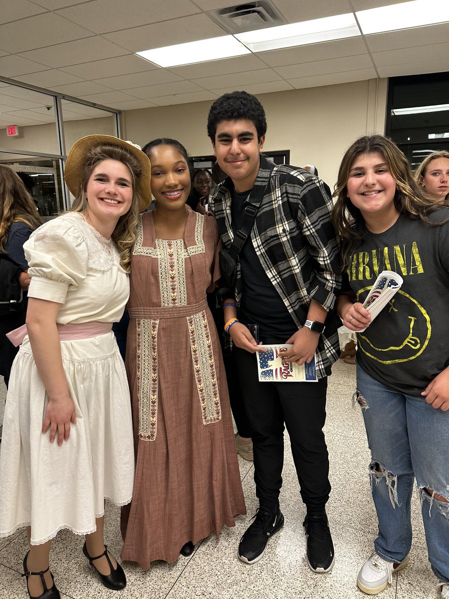 MmeBurich's tweet photo. French club event with my students, such a lovely night. Je vous aime! https://t.co/jnX10f7KKa