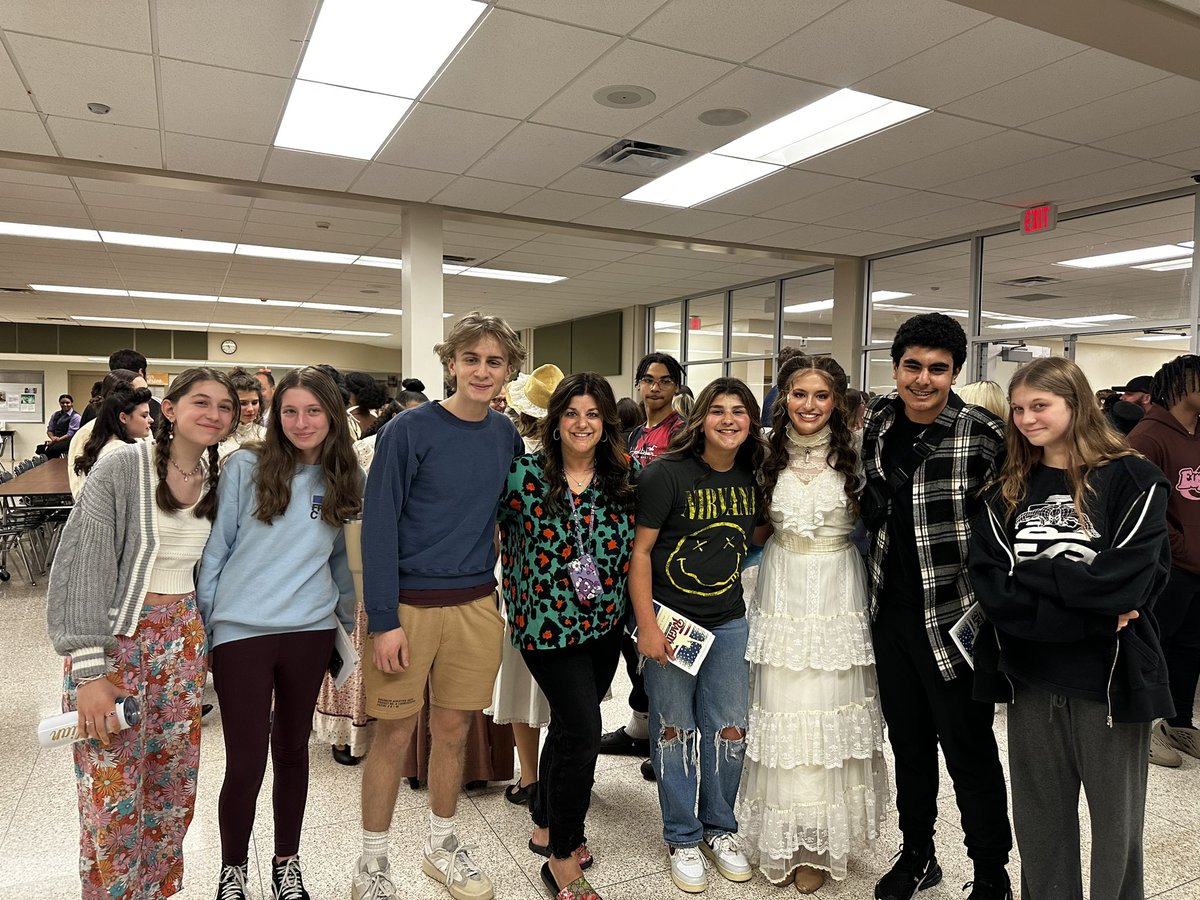 MmeBurich's tweet photo. French club event with my students, such a lovely night. Je vous aime! https://t.co/jnX10f7KKa