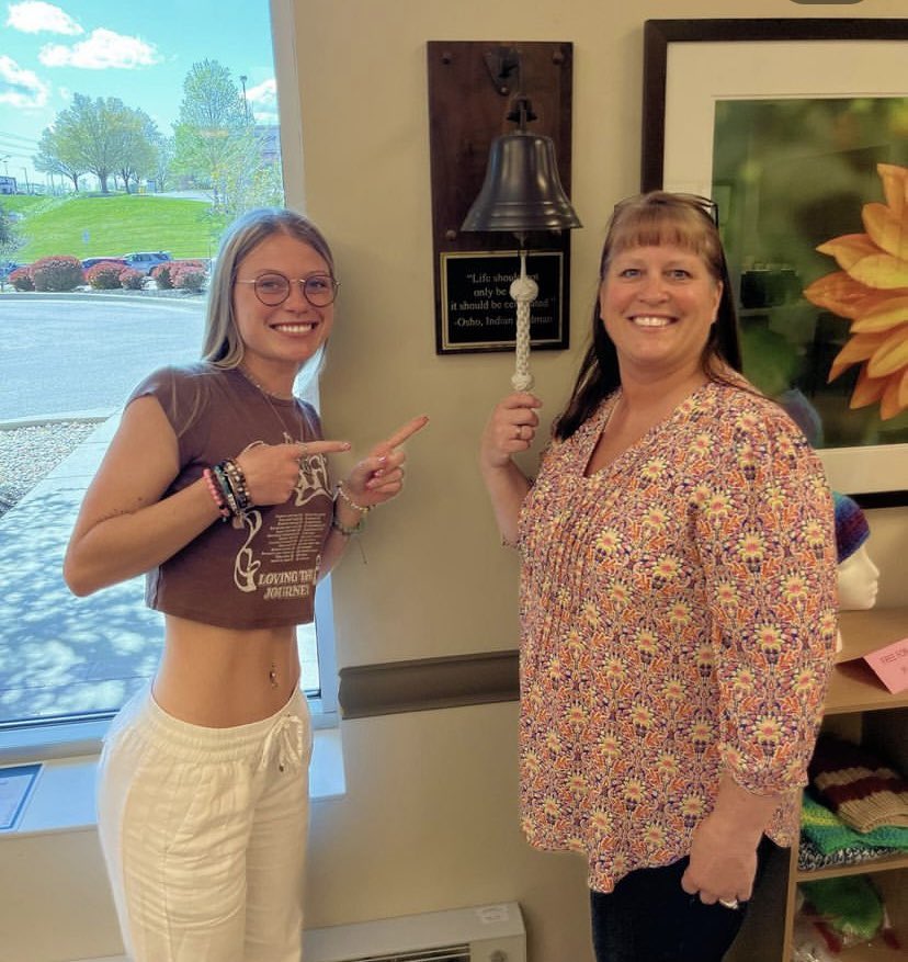 beckymac03's tweet photo. Today was a great day to ring the bell! I kicked cancers ass, and thankful for all my supporters! https://t.co/LwhLgX2Agx