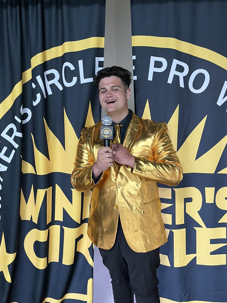 jordanw_s's tweet photo. All Gold Everything for @WinnersCirclePW tonight! 🎤 https://t.co/YH2R0CAugo