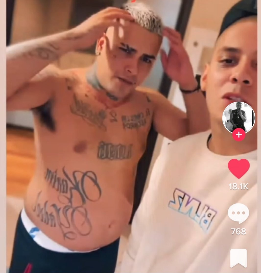 slicnoc's tweet photo. atentamente la banda de los lechones 😈😈😈 https://t.co/GeZqxMzKsH