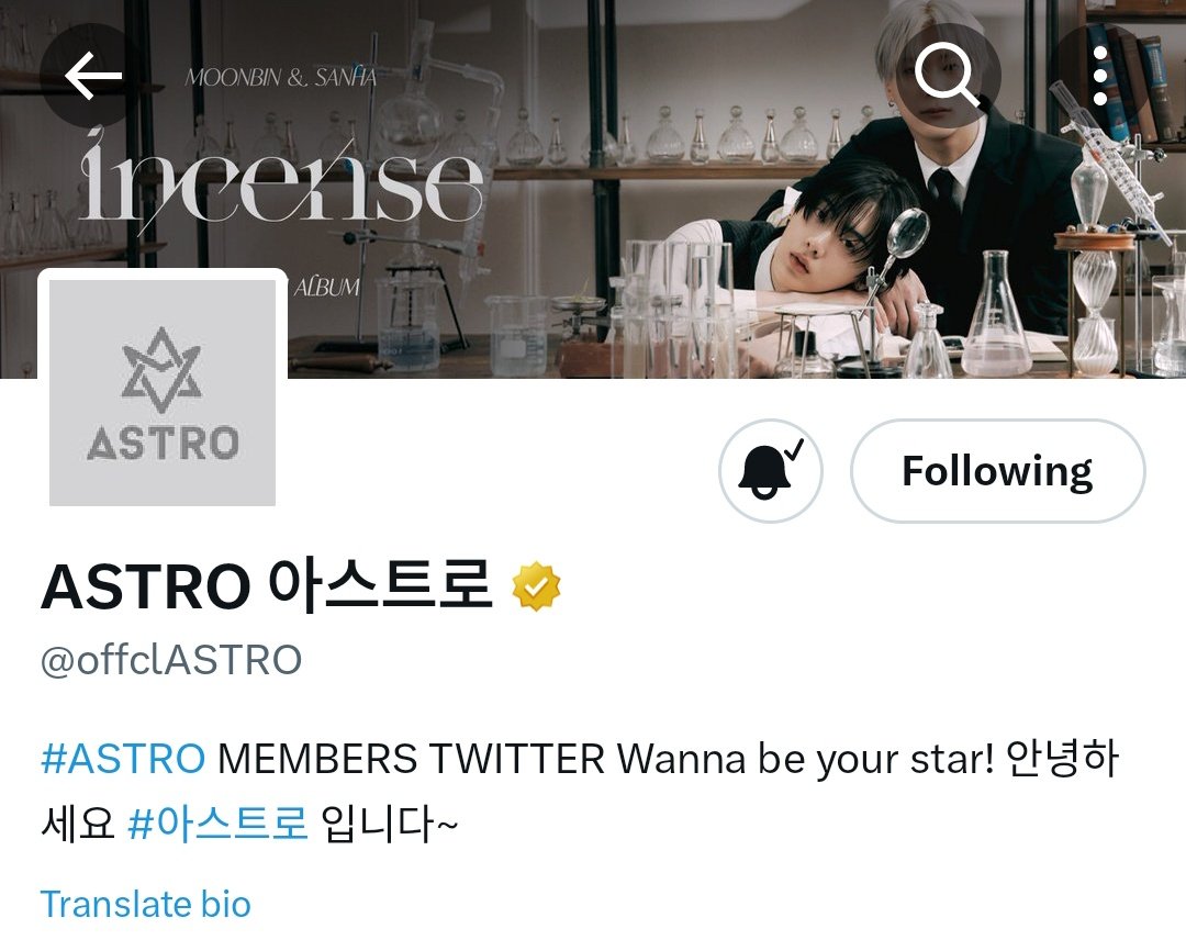 baDDANAMILK's tweet photo. maybe this was the reason... @offclASTRO blue check was gone since yesterday and they have the gold check now https://t.co/pirO7Ei5fQ