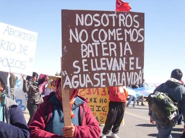 OPSAL_'s tweet photo. Co-coordinador de #OPSAL, @rbalcazarmor, sobre  Estrategia Nacional de #Litio en 🇨🇱 y la extracción del mineral para industria de la electromovilidad: "La acción climática requiere cambios mucho más profundos que el recambio tecnológico”. 
https://t.co/vyyY9zvpQZ @eldesconcierto https://t.co/5YbqqY5OTh