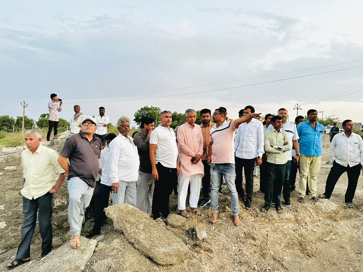 kunvarjibavalia's tweet photo. જસદણના આટકોટ ખાતે નવા અમૃત સરોવર બનાવવાની કામગીરી માટે આગેવાનો, ગ્રામજનો અને અધિકારીઓ સાથે સ્થળ મુલાકાત લીધી. https://t.co/rYWIOixCaN