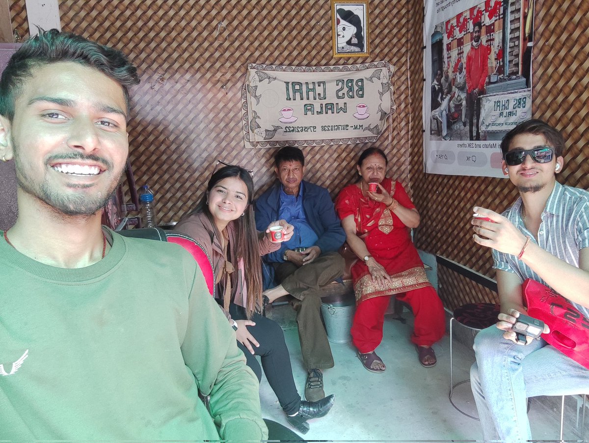 UtsvMusic's tweet photo. एक पटक खाएको खाएै 
Bbschaiwala को चाय ❤️😍😇🥰
#bbschaiwala #customersphotoshoot #happyconsumer  ❤️😇🙏
.
.
.
B.B.S-ChaiWala 
Near by Majdur pustak &amp; Vivhan hotel🥰
📱:- 981-7618238/9745621622 https://t.co/uE2E4zTCsZ