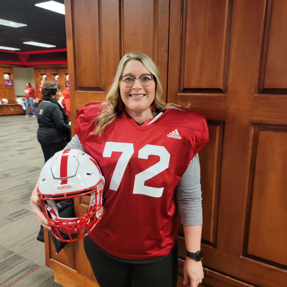 laurahutmacher's tweet photo. Great day at the Huskers "Tackle Your Son" event.  Thanks for the fun @HuskerFBNation @CoachMattRhule @ThePolarBear605 @joe_hutmacher
#momsrhuletheworld https://t.co/FfWrQmEfk6