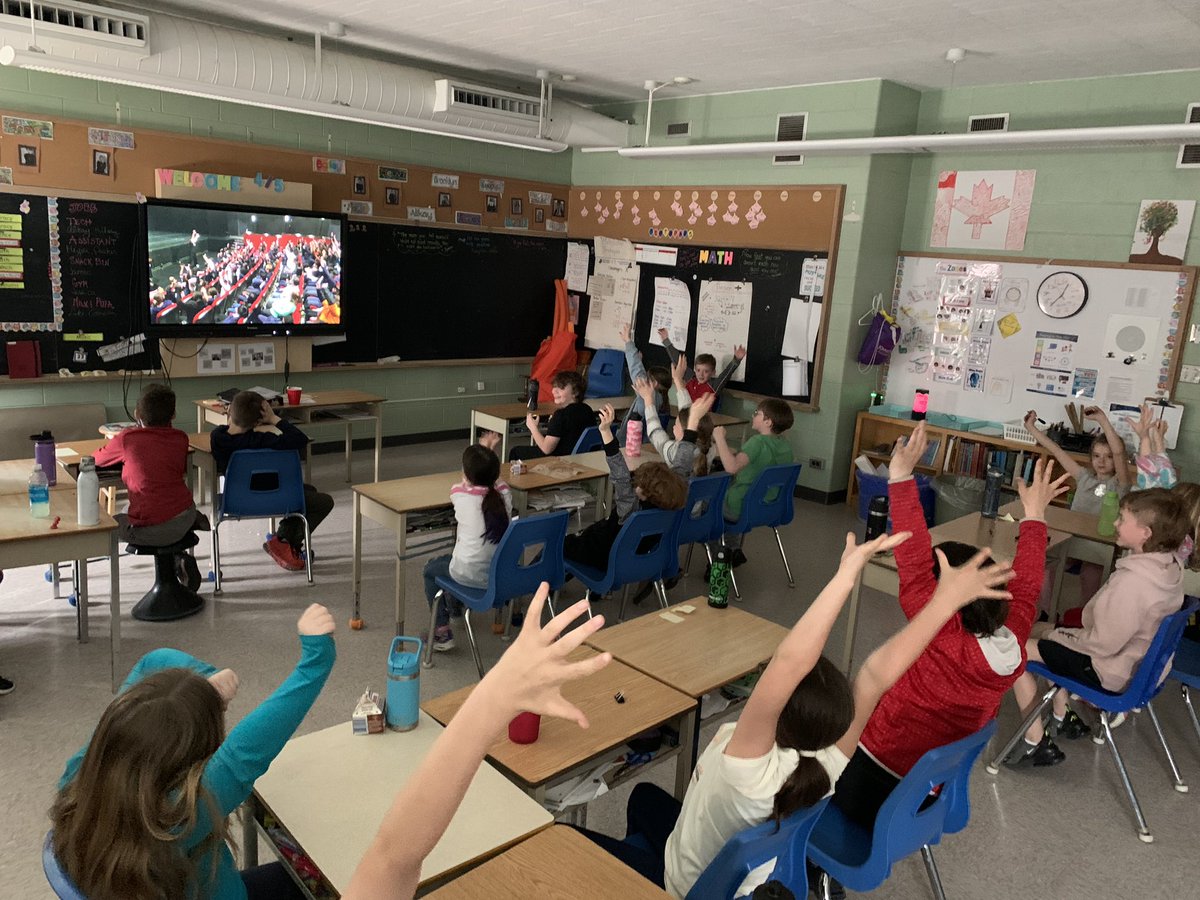MrsBeckETPS4_5's tweet photo. The 4/5 class at Elma PS in Atwood enjoying the #youdance livestream by the @nationalballet https://t.co/V3dYw9kRaS